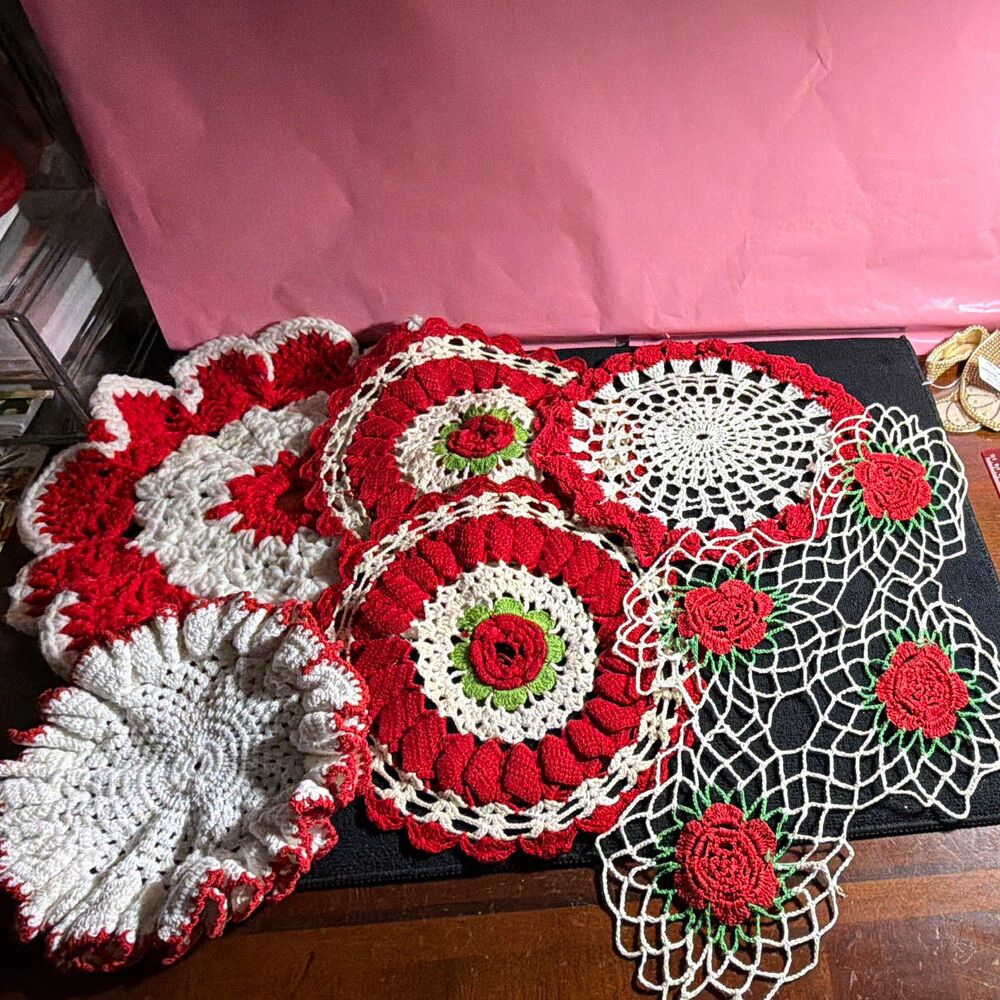 Lot 6pc Vintage Hand Crocheted Round Doilies